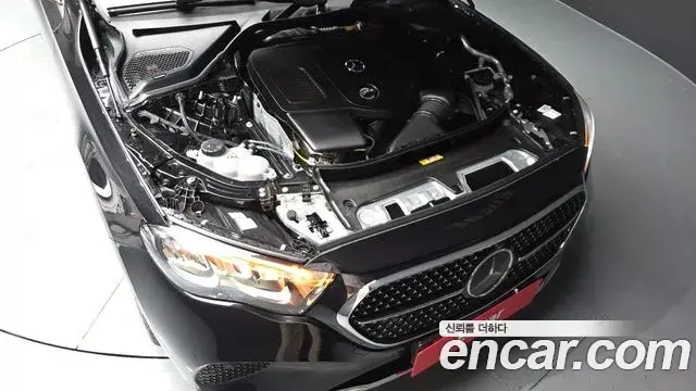 Mercedes-Benz E-Class 2025 — Photo 17/36