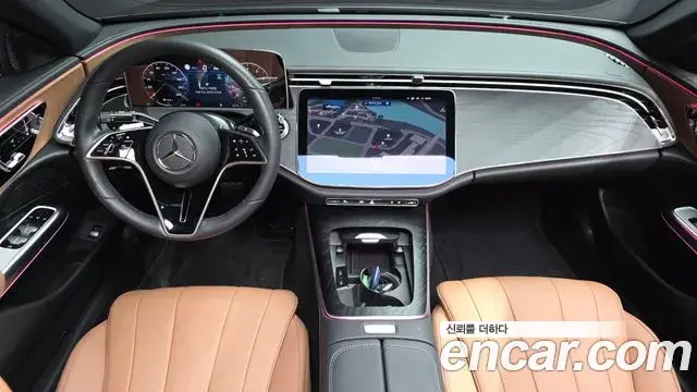 Mercedes-Benz E-Class 2025 — Photo 19/36