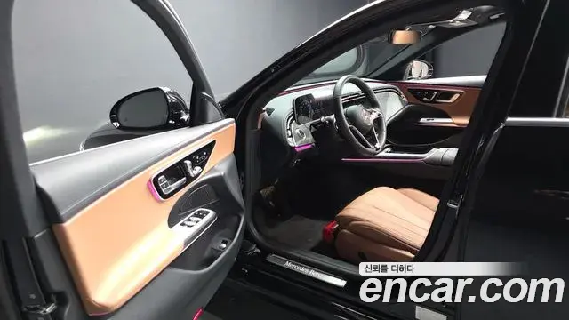 Mercedes-Benz E-Class 2025 — Photo 23/36