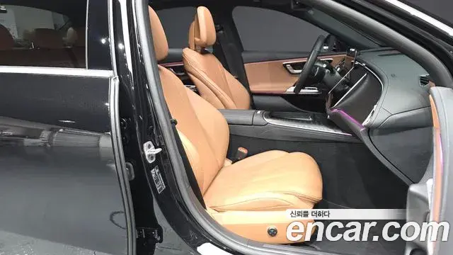 Mercedes-Benz E-Class 2025 — Photo 20/36