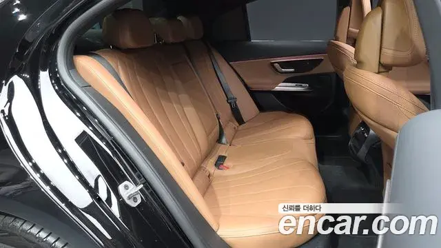 Mercedes-Benz E-Class 2025 — Photo 5/36
