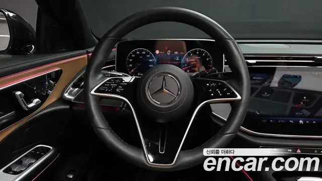 Mercedes-Benz E-Class 2025 — Photo 35/36