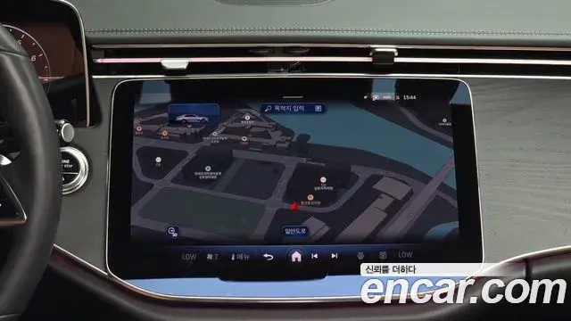 Mercedes-Benz E-Class 2025 — Photo 36/36