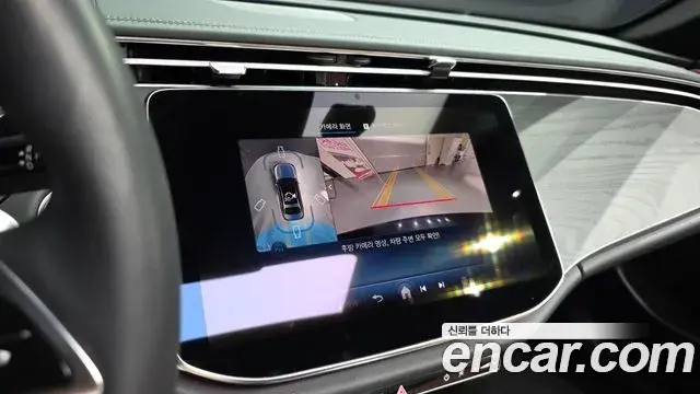 Mercedes-Benz E-Class 2025 — Photo 31/36