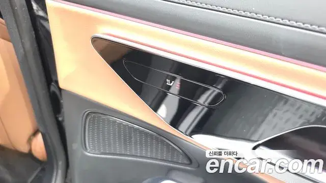 Mercedes-Benz E-Class 2025 — Photo 32/36