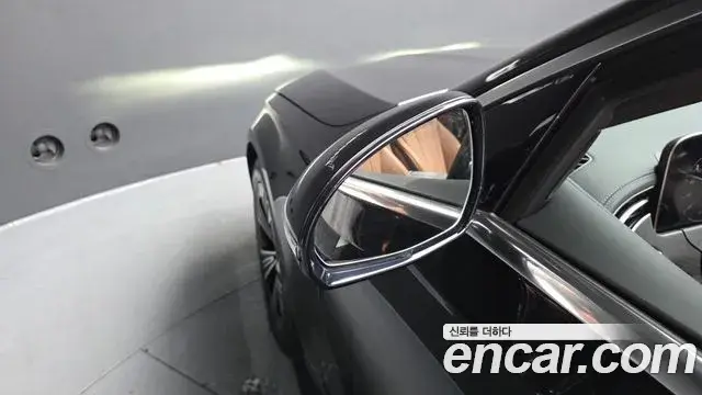 Mercedes-Benz E-Class 2025 — Photo 8/36