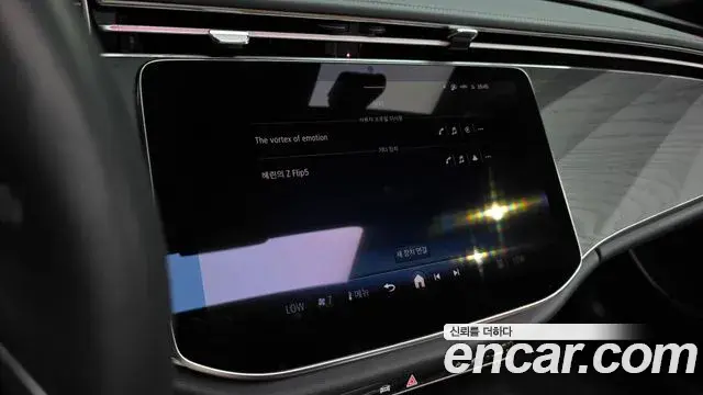 Mercedes-Benz E-Class 2025 — Photo 2/36
