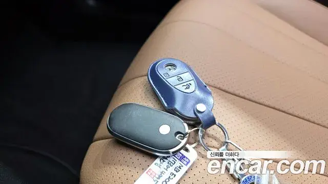 Mercedes-Benz E-Class 2025 — Photo 12/36