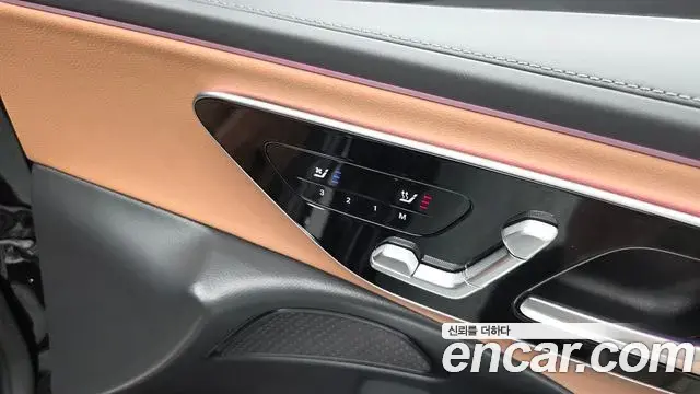 Mercedes-Benz E-Class 2025 — Photo 22/36