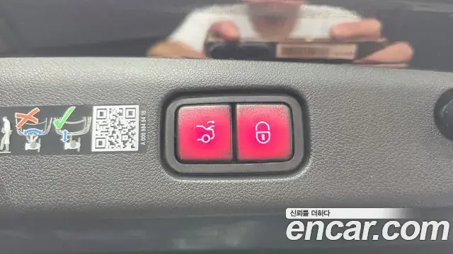 Mercedes-Benz E-Class 2025 — Photo 30/36