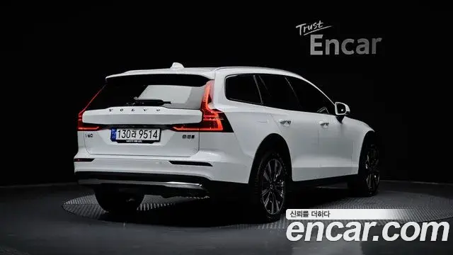Volvo V60 Cross Country 2024 — Фото 2/20