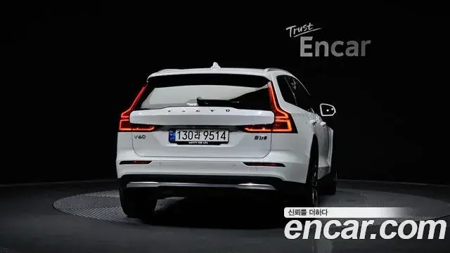 Volvo V60 Cross Country 2024 — Фото 4/20