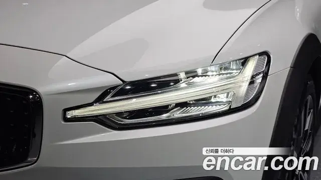 Volvo V60 Cross Country 2024 — Şəkil 34/35