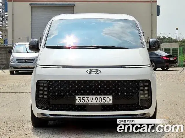 Hyundai Staria 2024 — ფოტო 1/1