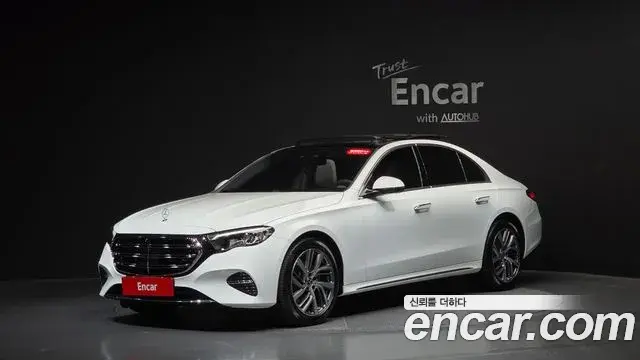 Mercedes-Benz E-Class 2024 — Photo 10/20