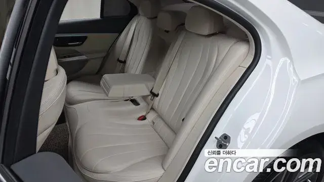 Mercedes-Benz E-Class 2024 — Photo 13/20