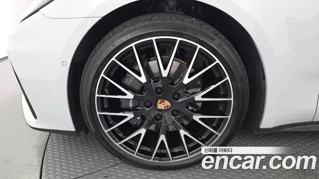 Porsche Panamera 2025 — ფოტო 13/20