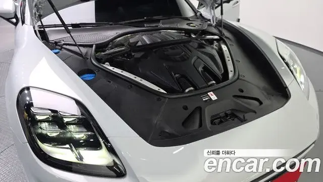 Porsche Panamera 2025 — ფოტო 19/20