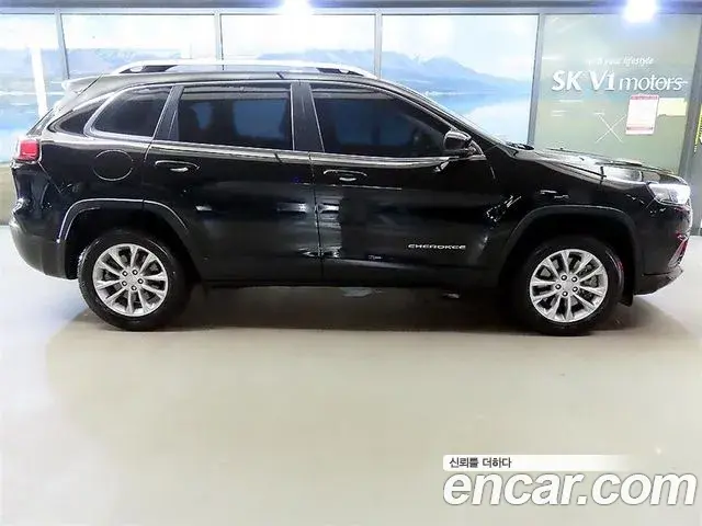 Jeep Cherokee 2019 — Фото 2/20