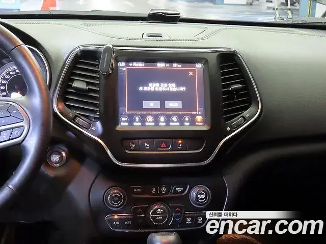 Jeep Cherokee 2019 — Фото 11/20