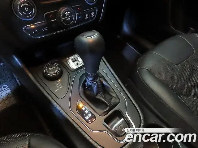 Jeep Cherokee 2019 — Фото 12/20