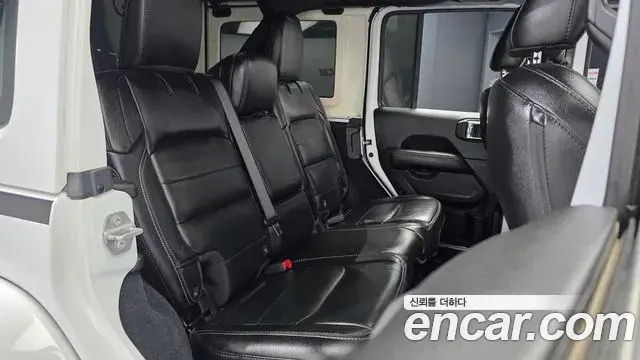Jeep Wrangler 2020 — Фото 12/20
