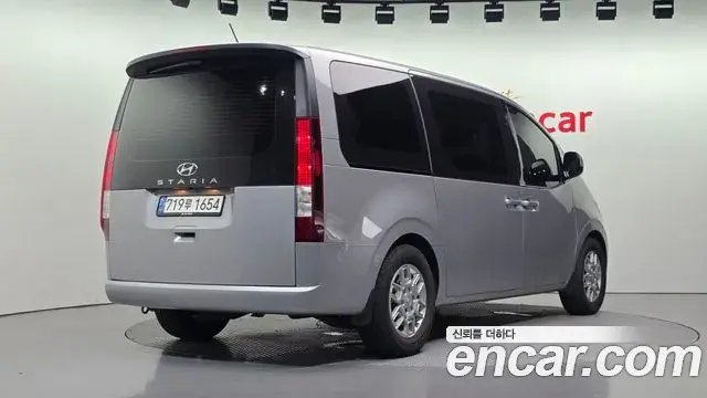 Hyundai Staria 2024 — Фото 2/20