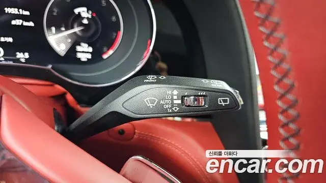 Bentley Bentayga 2023 — Photo 32/36