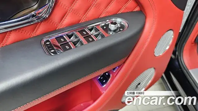 Bentley Bentayga 2023 — Photo 17/36
