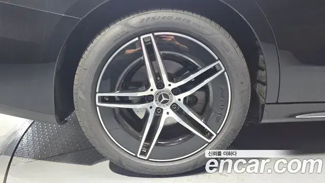 Mercedes-Benz E-Class 2025 — ფოტო 5/20