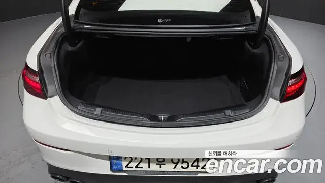Mercedes-Benz E-Class 2022 — Фото 17/20
