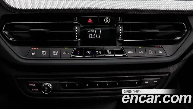 BMW 1 Series 2022 — Фото 19/20