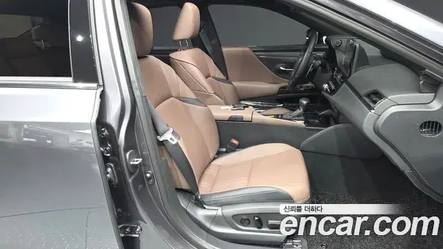 Lexus ES300h 2025 — Şəkil 16/46