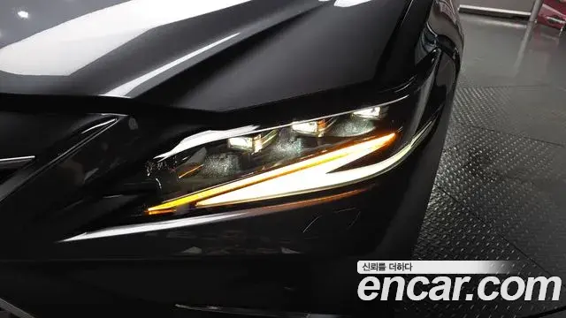 Lexus ES300h 2025 — Şəkil 29/46
