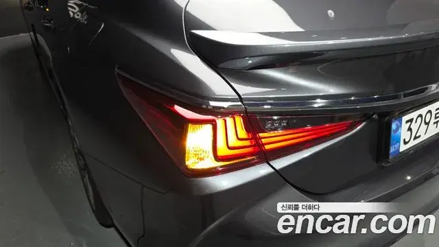 Lexus ES300h 2025 — Şəkil 3/46