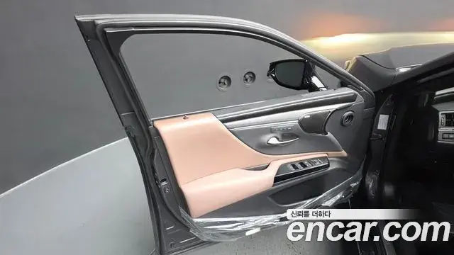Lexus ES300h 2025 — Şəkil 33/46