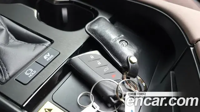 Lexus ES300h 2025 — Şəkil 35/46
