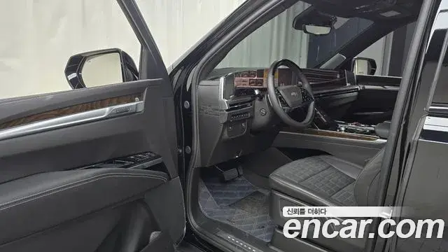 Cadillac Escalade 2025 — Фото 10/20
