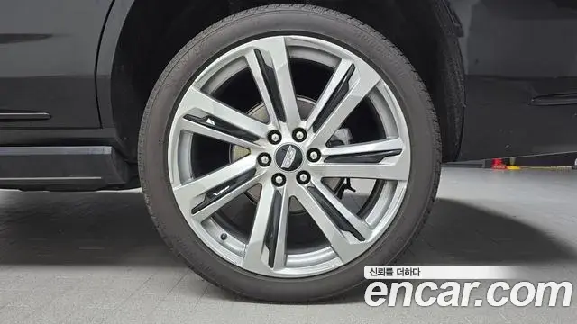Cadillac Escalade 2025 — ფოტო 22/38