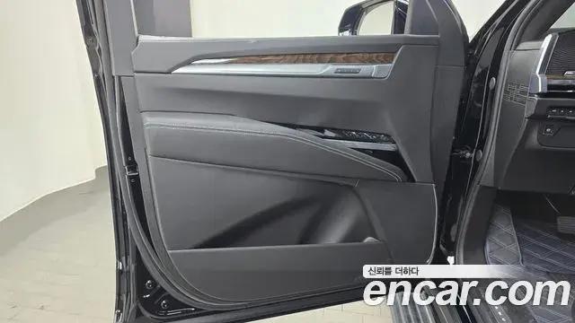 Cadillac Escalade 2025 — ფოტო 12/38