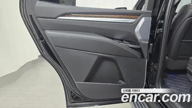 Cadillac Escalade 2025 — ფოტო 33/38