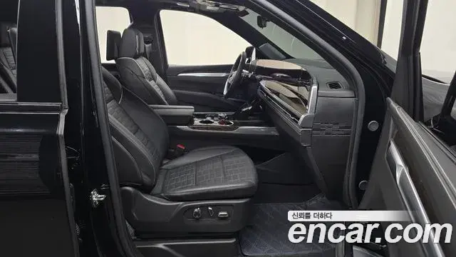 Cadillac Escalade 2025 — ფოტო 38/38