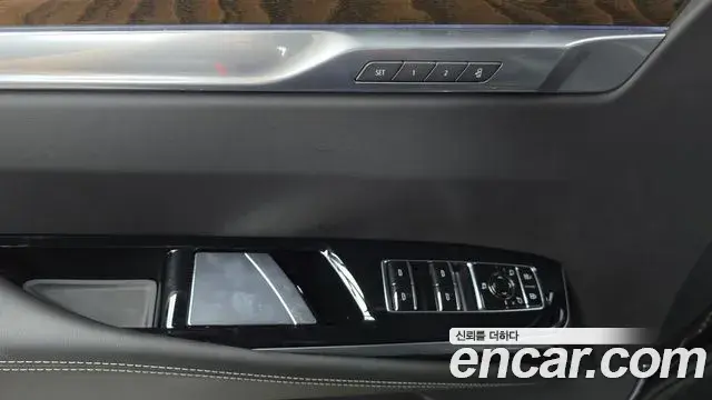 Cadillac Escalade 2025 — ფოტო 11/38