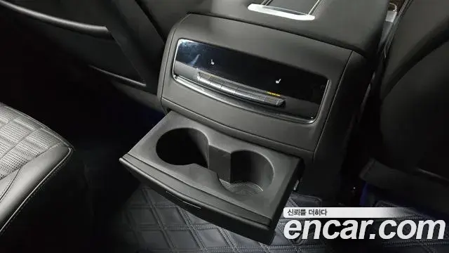 Cadillac Escalade 2025 — ფოტო 27/38