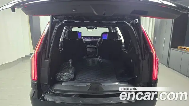 Cadillac Escalade 2025 — ფოტო 19/38