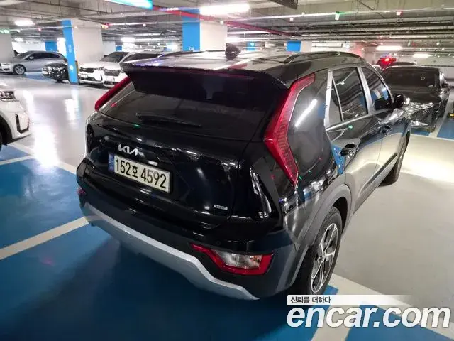 Kia Niro 2022 — ფოტო 2/9