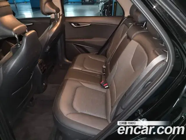 Kia Niro 2022 — ფოტო 8/9
