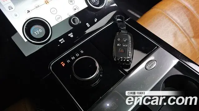 Land Rover Range Rover Velar 2018 — Photo 8/20
