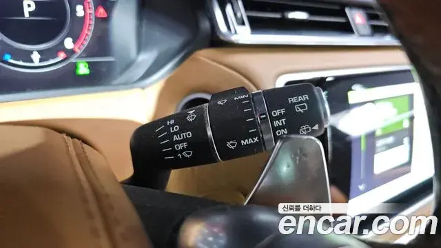 Land Rover Range Rover Velar 2018 — Photo 13/20