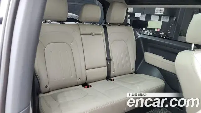 Land Rover Defender 2022 — Фото 11/20